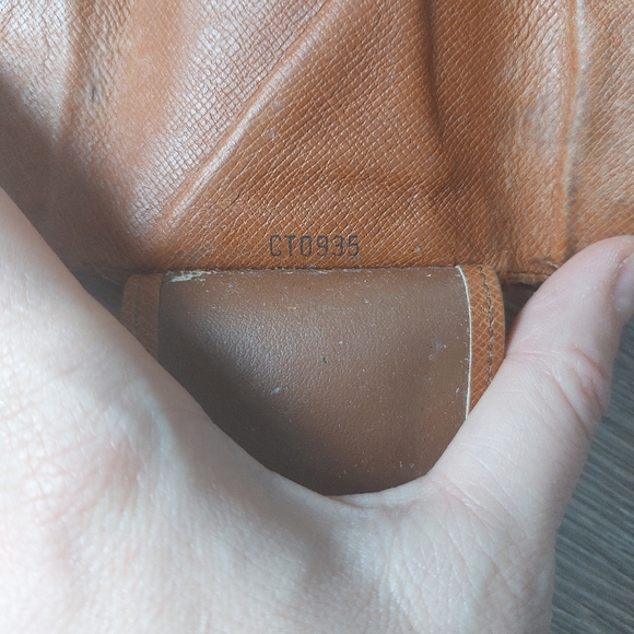 Designer 3 key holders bundle LV Burberry Fendi. Well loved. Authentic - Picture 9 of 12